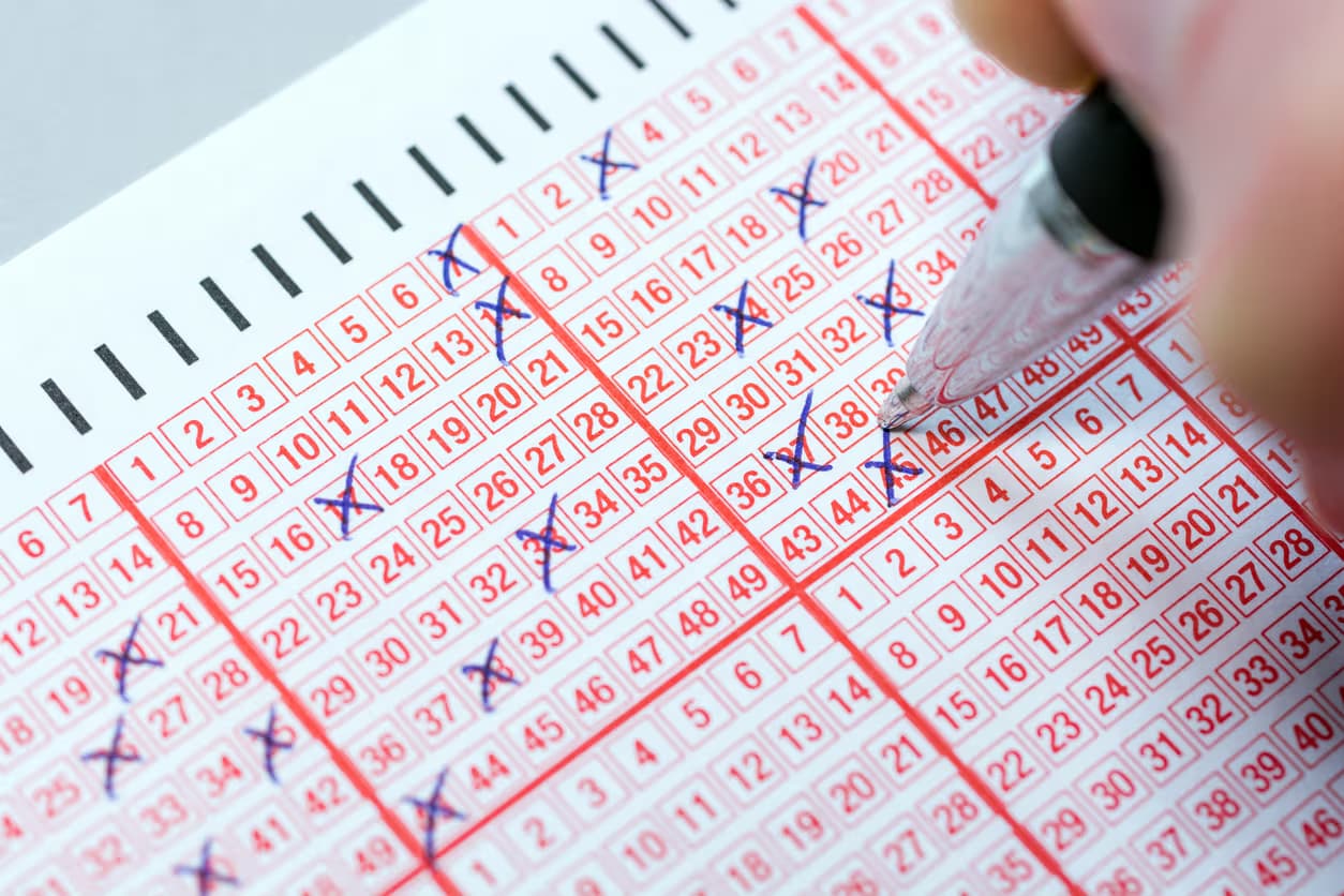 Choosing Your Luck: Marking a Winning Lottery Playslip